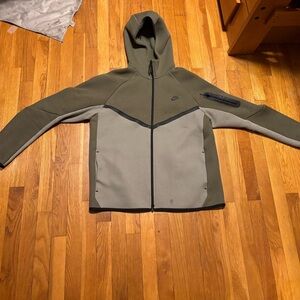 Nike tech men’s olive green jacket.